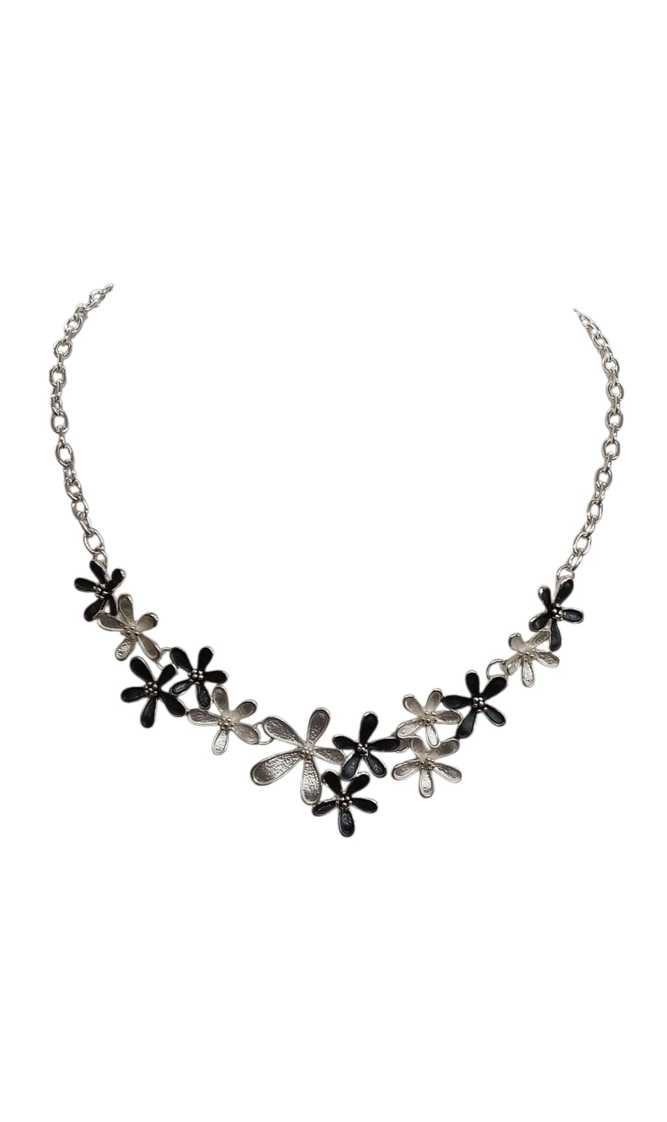 Silver-Black Chamomile Design Metal Necklace Set