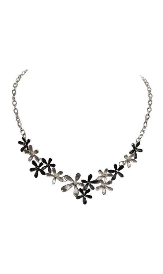 Silver-Black Chamomile Design Metal Necklace Set