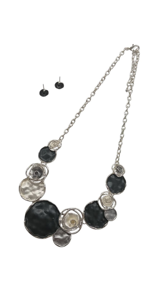 Black Ovals Rose Design Metal Necklace Set